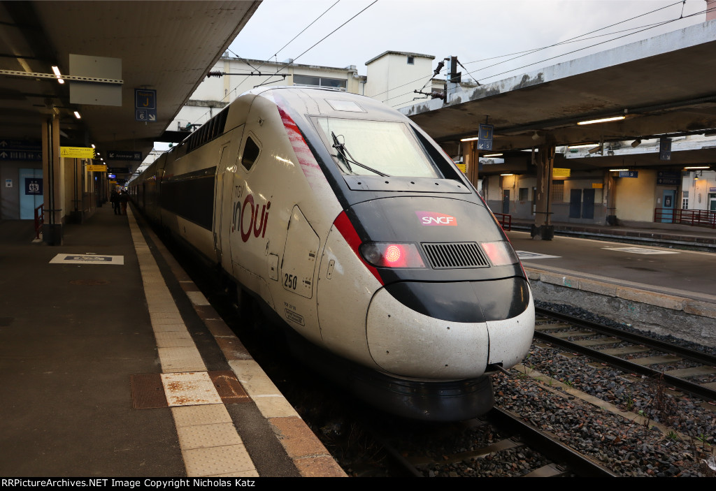 SNCF TGV INOUI 250